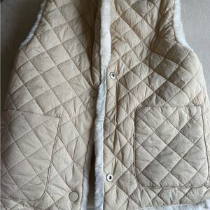 Zara Cream Quilted Vest with Faux Fur Trim lining warm